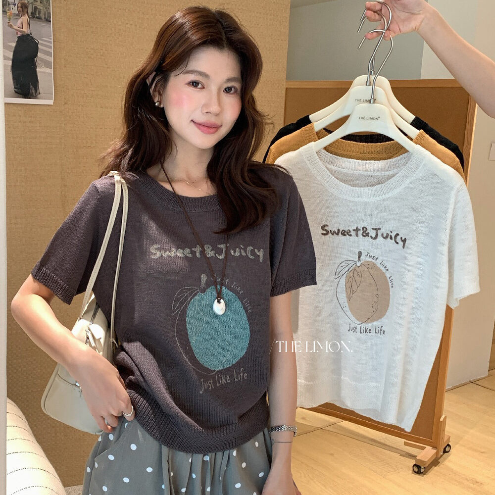 Áo thun nữ cổ tròn tay ngắn họa tiết trái cây chất liệu bamboo linen — màu đen, trắng ngà, màu cam, màu xám