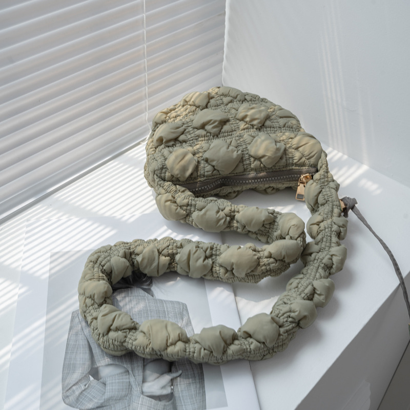 Bolsas Nueva Nube plisada bolsa de burbuja de nicho casual estilo Coreano abajo Chaqueta de algodón bolsa de hombro crossbody bolsa dumpling