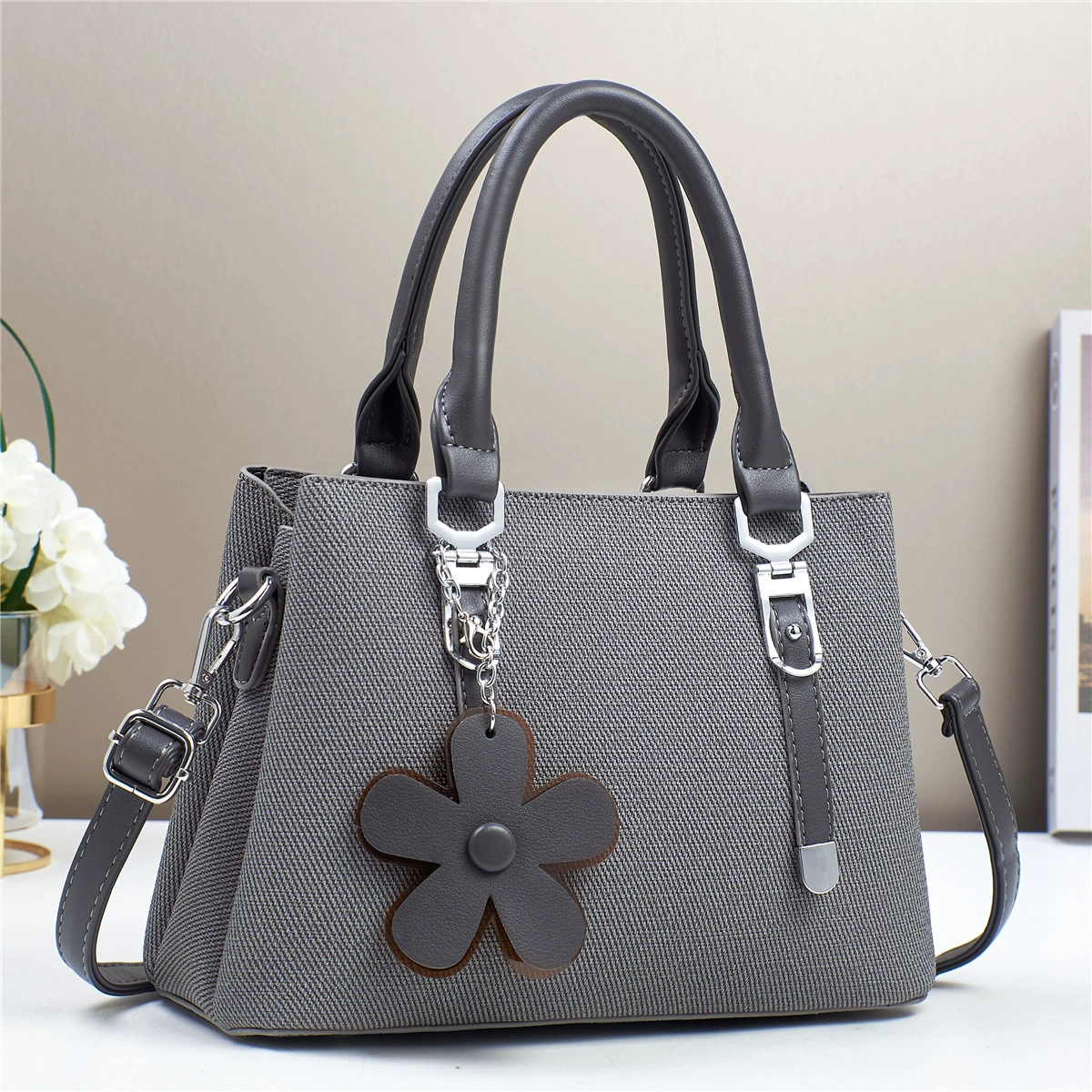 Однолямочная сумка? Wait: One-shoulder bag translates to