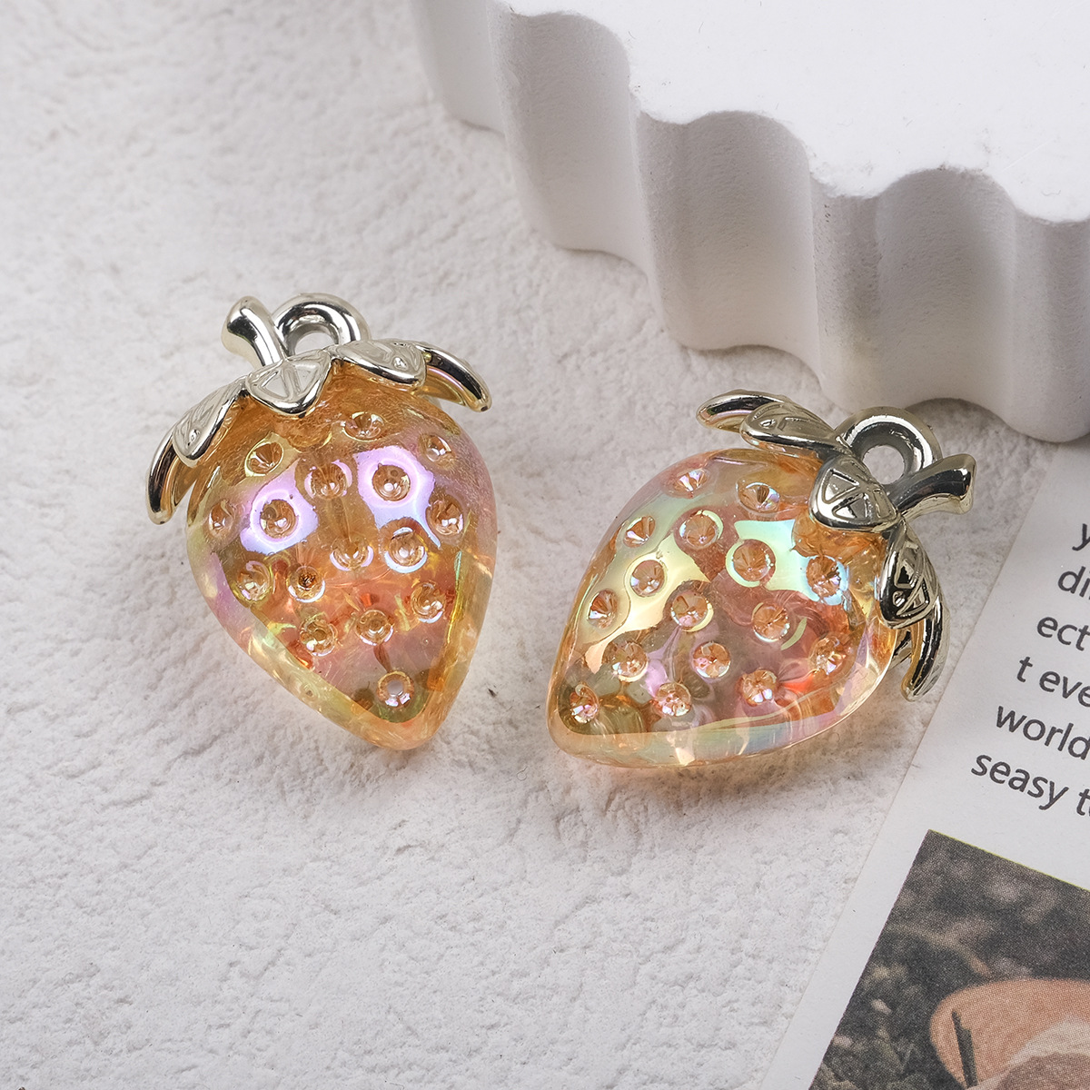 31mm*22mm Jewelry Making Size DIY Jewelry Accessories Classification 1 Piece 31mm*22mm Arylic Strawberry Pendant