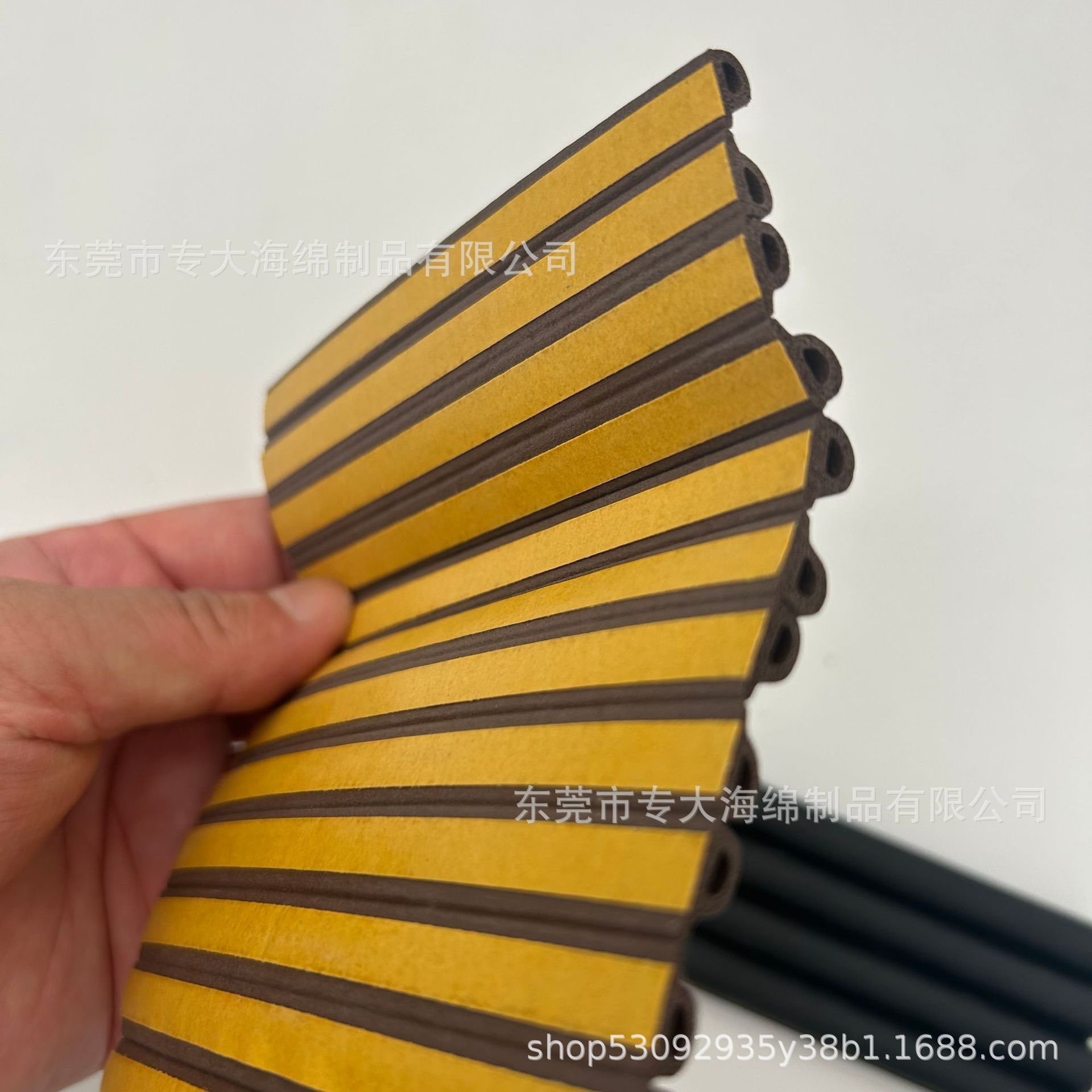 B型汽车橡胶密封条 带胶自粘型胶条车门防撞隔音条防尘防撞条