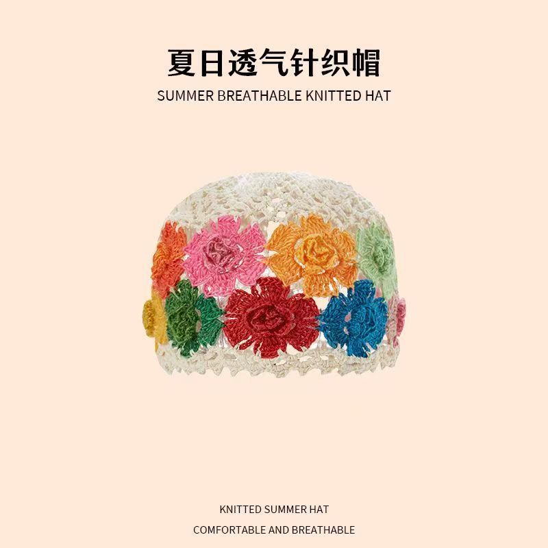 甘くて、透かし彫りの花の帽子をかぶっています。|undefined