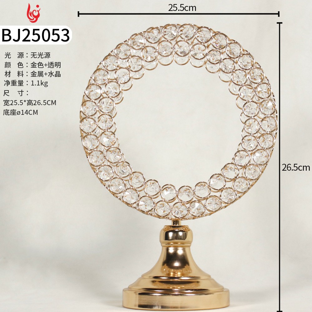 Ventas directas de fábrica de bodas europeas creativas candelabros de cristal hueco galvanizado de hierro artesanía accesorios de decoración