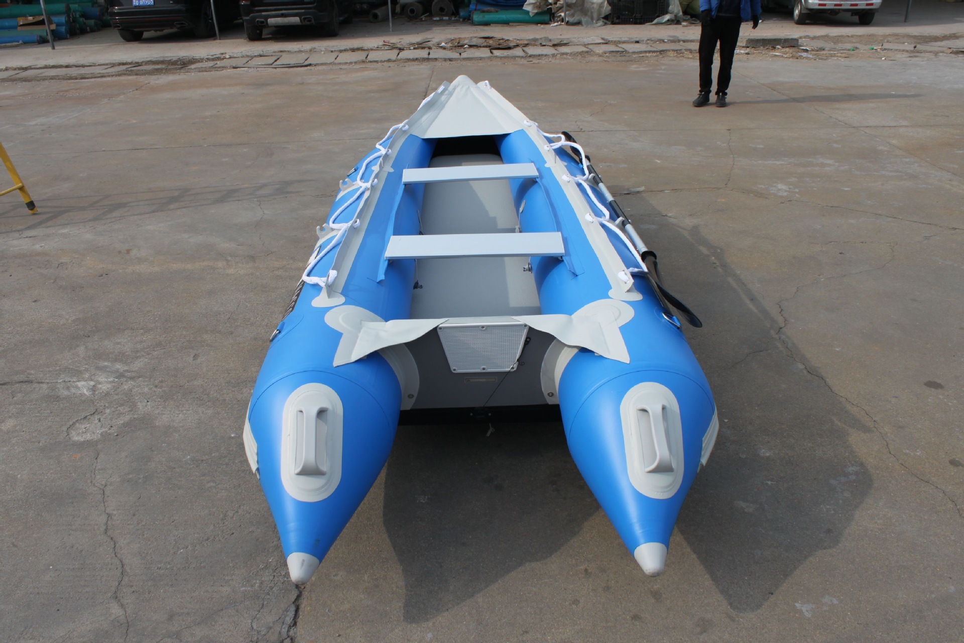 Manufacturer's Rubber Boat with Keel and Anti-Slip Surface Inflatable Boat 2-4 People 3.7 Canoe