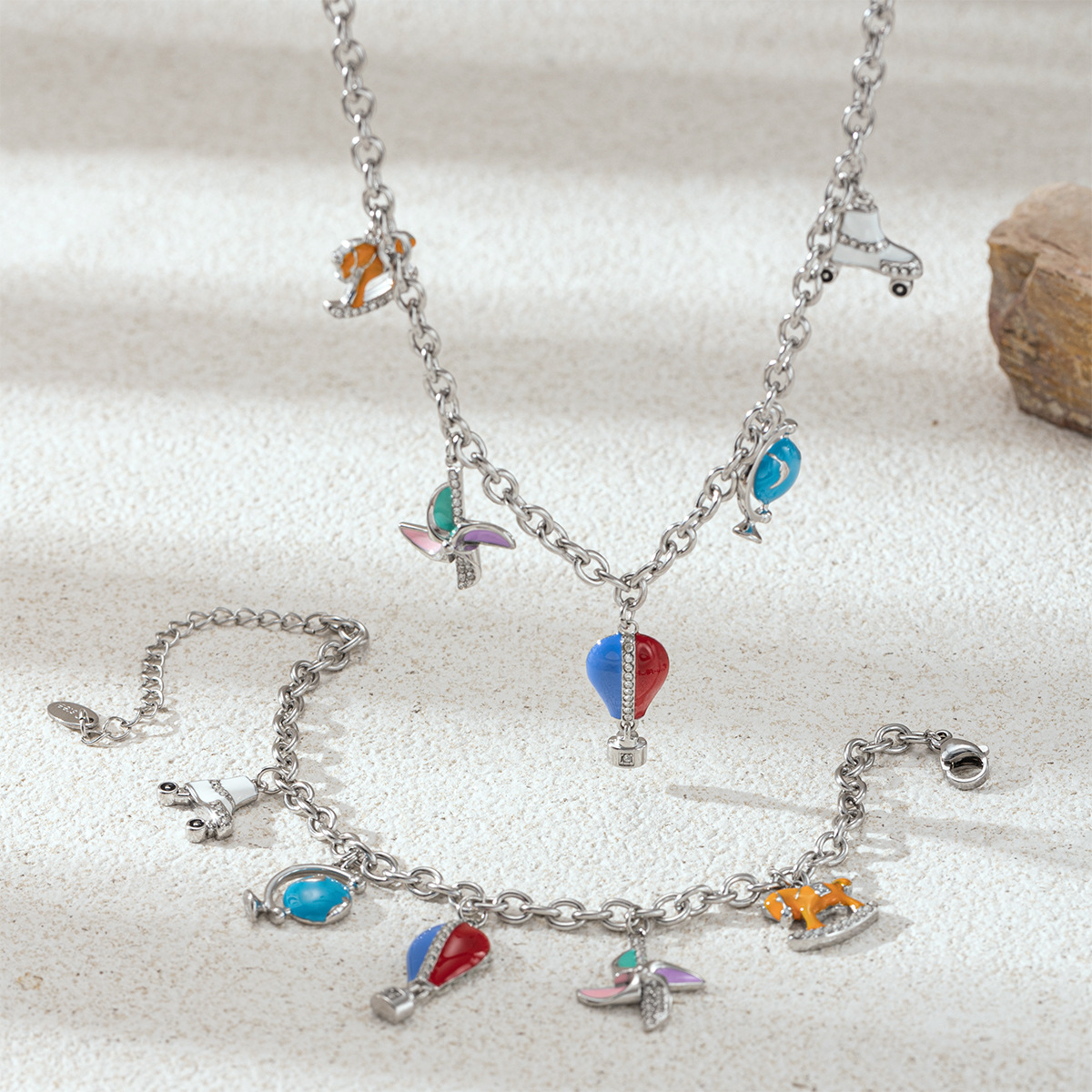 Collar de acero inoxidable de la UE y los Estados Unidos, lujo ligero, nicho de oro blanco, molino de viento natural, collar de colgante para mujeres no se desvanece