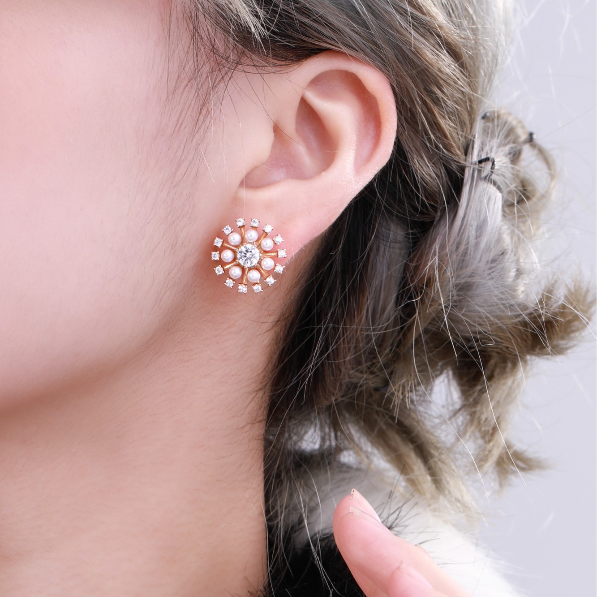 Xuping joyas de estilo francés blanco imitación de flores de perlas pendientes de diseño retro pernos de orejas de alta calidad europea y americana para mujeres