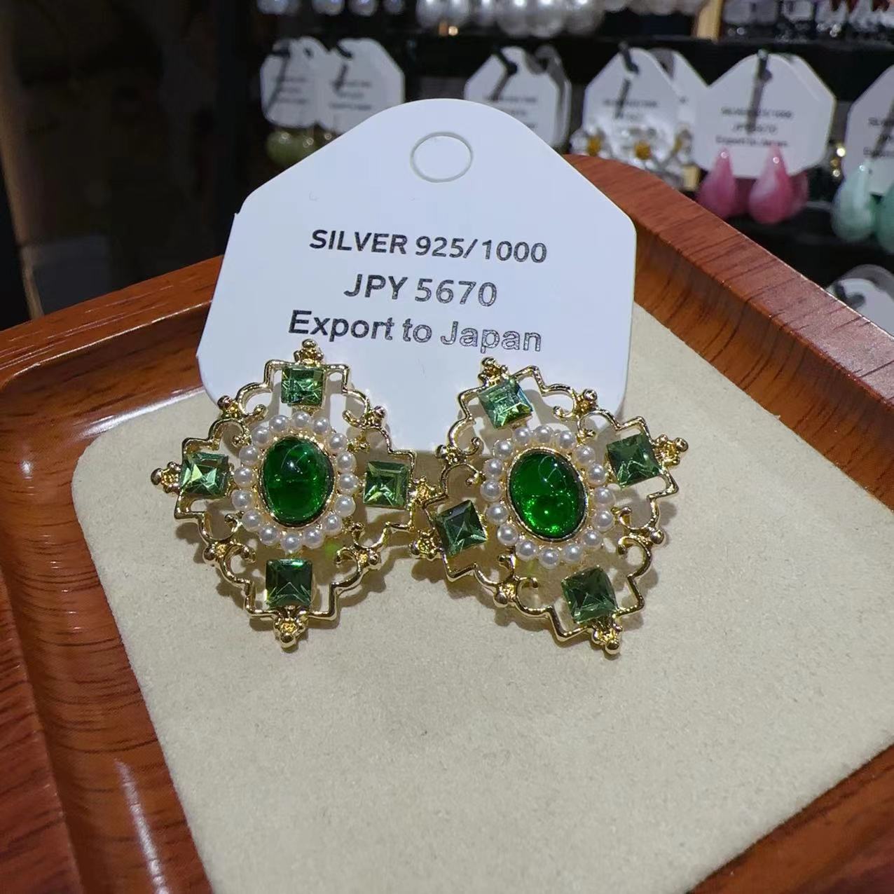 Vintage Court Style Earrings With Embedded Diamonds For Women_voghion.com