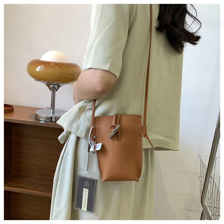 Women's Pu Leather Solid Color Fashion Square Buckle Crossbody Bag display picture 4
