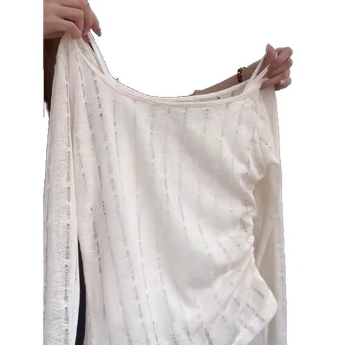 White long-sleeved T-shirt for women in a relaxed, gentle style, featuring lace details for spring fashion, designed for plus-size women to hide body curves and create a slimmer look.