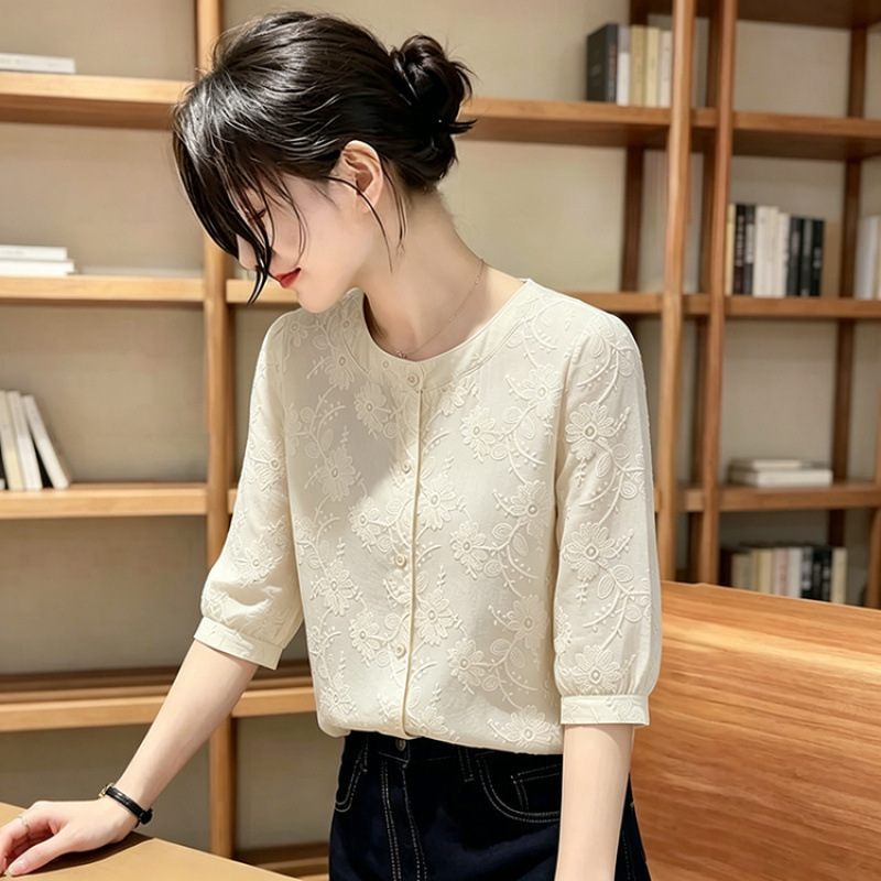 New Chinese-Style Embroidered Sleeve Shirt for Women, Summer New Style, Loose Fit, Slimming, Versatile, Age-Reducing, Niche Top, Trendy New Chinese-Style Embroidered Sleeve Shirt for Women, Summer New Style, Loose Fit, Slimming, Versatile, Age-Reducing, Niche Top, Trendy