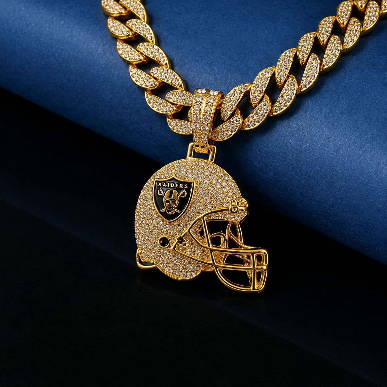 Europa y América Hip-Hop Viento completo personalidad NFL serie Raiders colgante casco cadena cubana collar de hombre personalizado