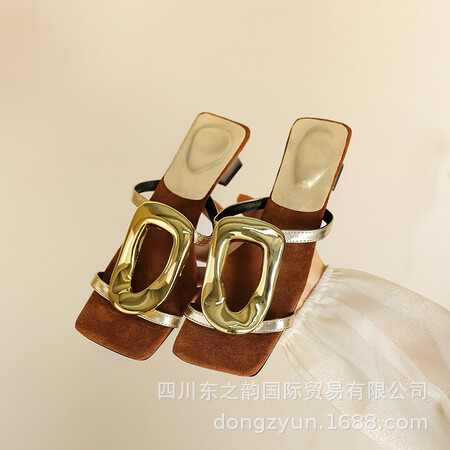 Summer slippers with metal buckle open toe
