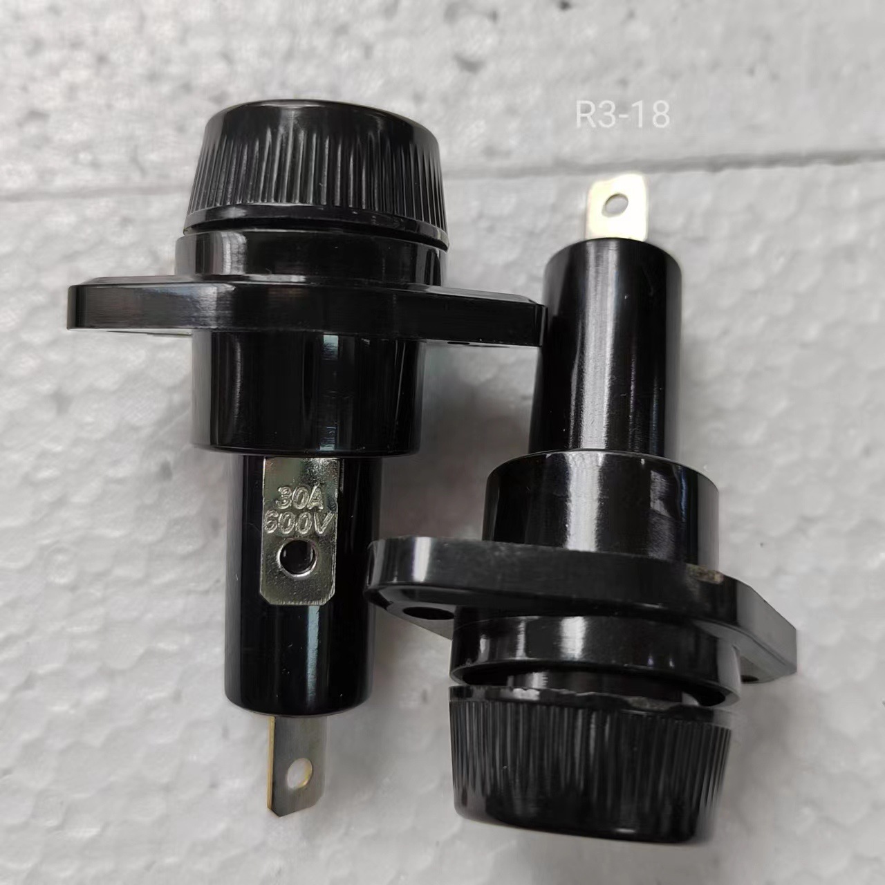 厂家直销 保险丝座子 R3-18 600V  30A 现货优势可来电加旺旺咨询