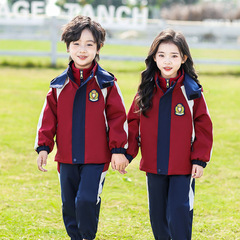 幼稚園の制服は春秋の小学生の制服です。