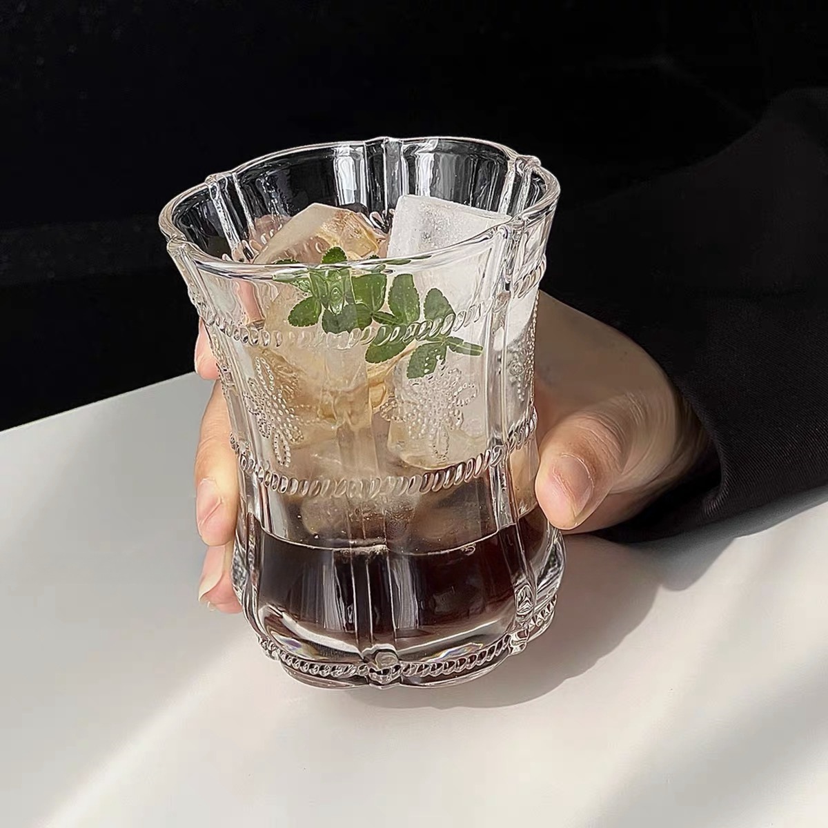 Inswind simple taza de jugo de vidrio pétalos en relieve taza de pétalos de estilo chino bebida fría hielo taza de café americana taza de bebida