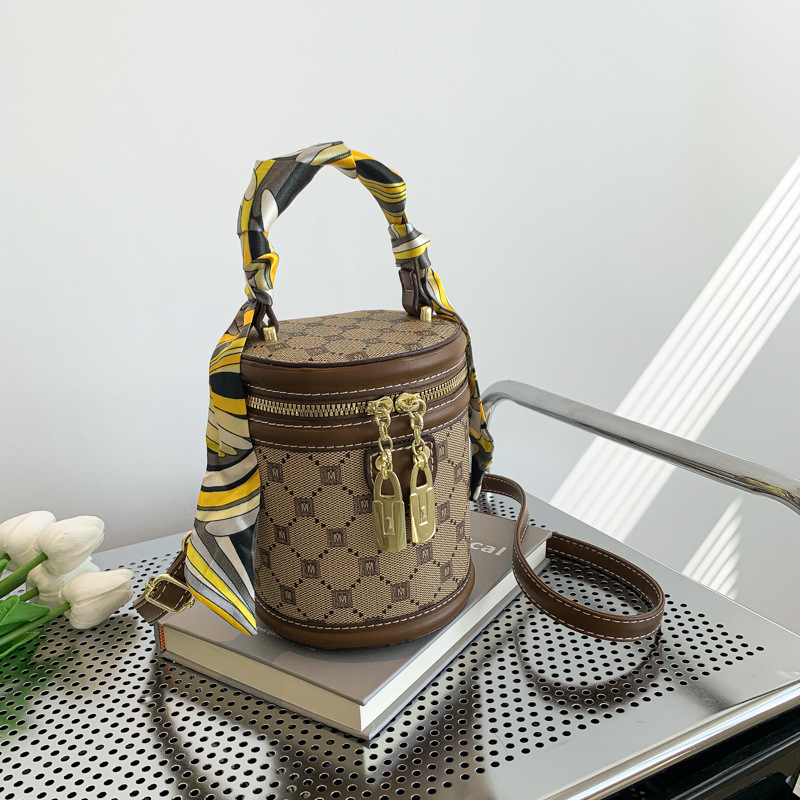Baigou bolsa al por mayor de las mujeres bolsa de cubo portátil 2023 transfronterizo nueva carta impresa bufanda hombro bolsa de mensajero