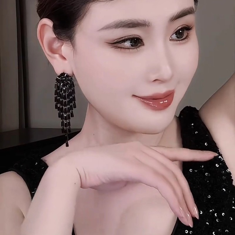 法式优雅气质夸张耳饰女超闪锆石镶嵌轻奢时尚高级感长款流苏耳环|undefined