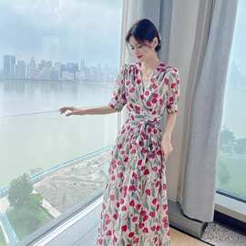 茶歇桔梗法式仿雪纺碎花连衣裙2026年夏新款气质显瘦开叉淑女长裙