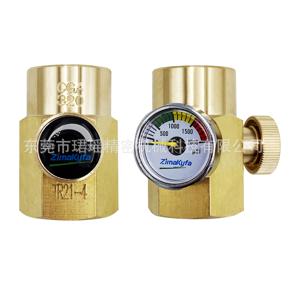 国境を越えてソーダを供給するガスボンベの空気入れ継手は、圧力計W21.8/CGA320-Tr21-4付きである