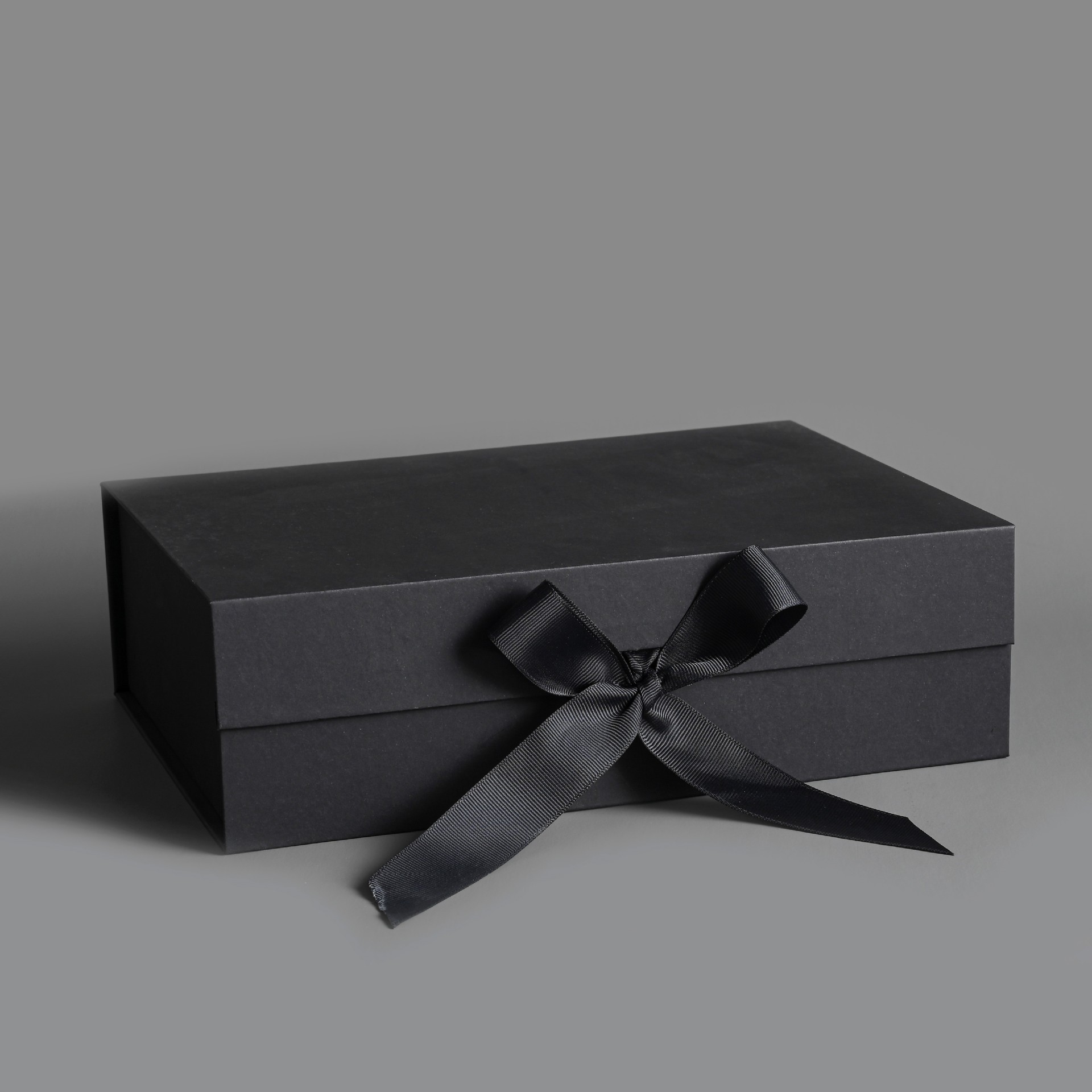 Cinta negra; 22,5*16*8,8 cm