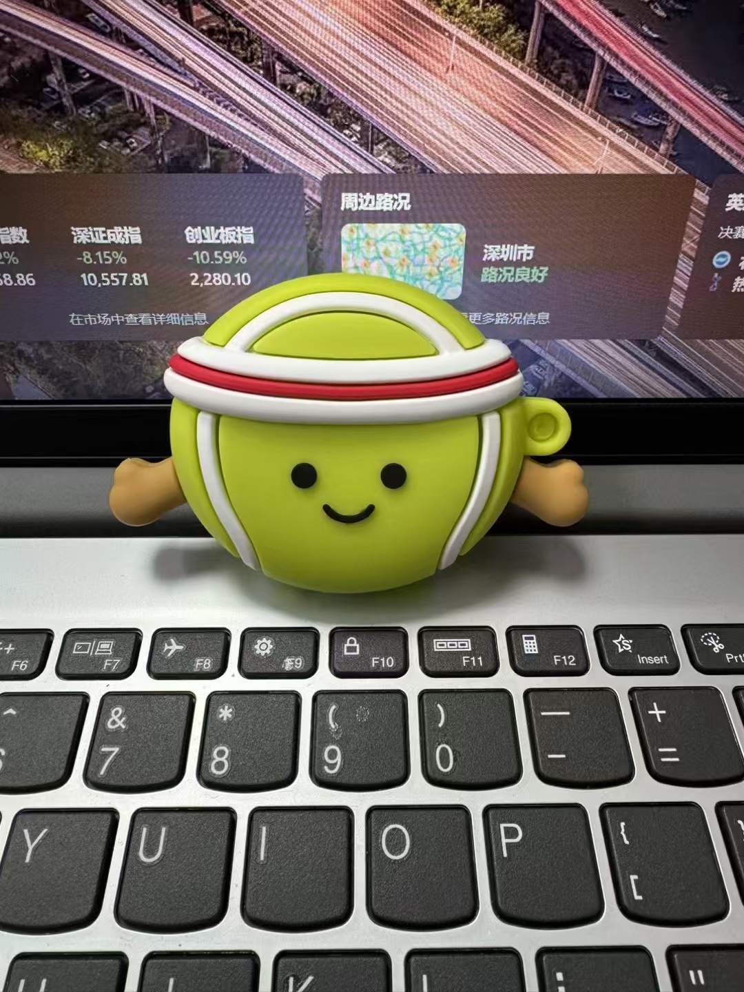 Green tennis ball + carabiner