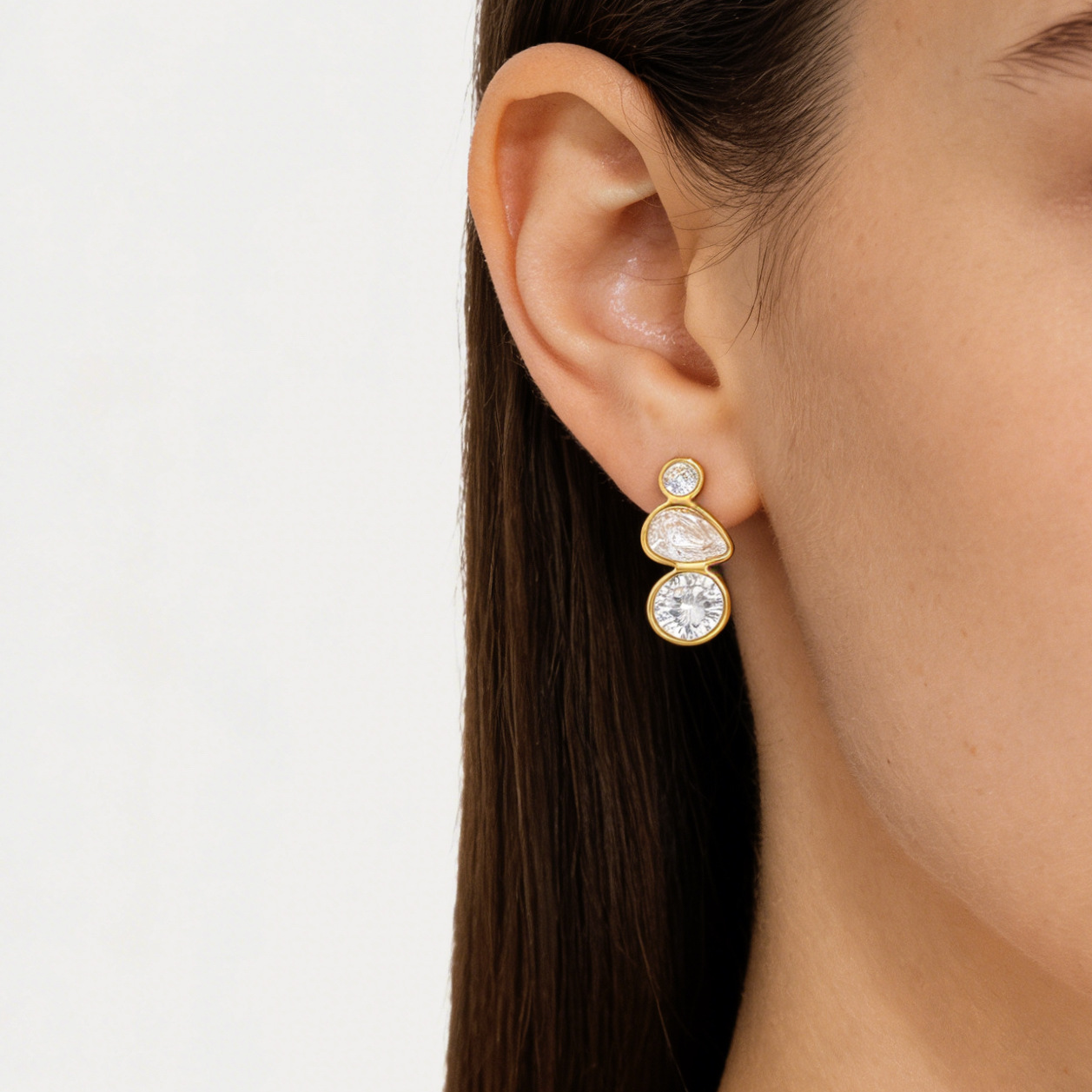 European and American Light Luxury Retro-Style Three-Zircon Stainless Steel Earrings, Unique and Personalized Ear Accessories That Do Not Fade, Wholesale from Manufacturer in Stock