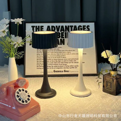 新しいled充電電気スタンド寝室のベッドの上の小さな夜のライトは、クリエイティブなデスクトップの雰囲気ランプに触れて、目のレトロなテーブルランプを保護します