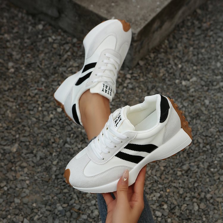 Zapatos de entrenamiento de base plana para mujeres 2025, primavera y otoño, zapatos de skate de comercio exterior de tamaño grande, zapatos casuales de moda, zapatos blancos para mujeres