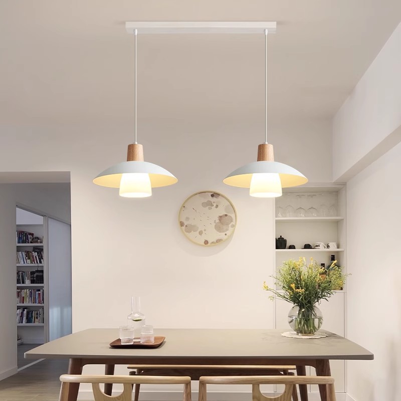 Viento de madera de una sola cabeza lámpara estilo japonés crema de viento de té tienda de té de leche lámpara de iluminación del dormitorio simple lámpara de comedor