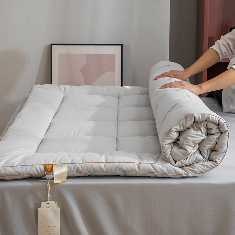 Exported to Japan | Mattress Pad Thickened Warm Double Bed Home Bedding Base Usable All Seasons Foldable
