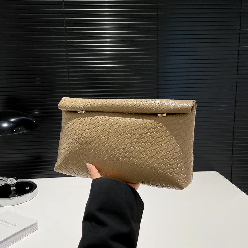 2025 verano nuevo estilo personalidad bolso de mano de moda tendencia bolso de mano de estilo occidental simple temperamento salvaje textura de alta calidad