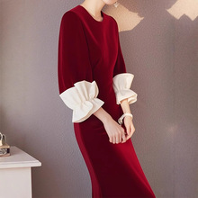 新年春节撤柜2025冬法式时尚气质女神范轻奢高级感红色丝绒连衣裙