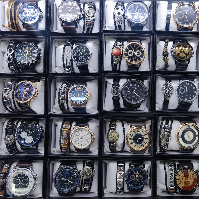 Set di braccialetti alla moda di vendita caldo, confezione regalo di accessori per orologi in stile hip-hop punk, 2 set, orologi da uomo_voghion.com