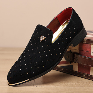 New Four-Season Black Slip-On Loafers for Men, Lazy Casual Slip-On Driving, Fashionable, Versatile and Wear-Resistant British Shoes