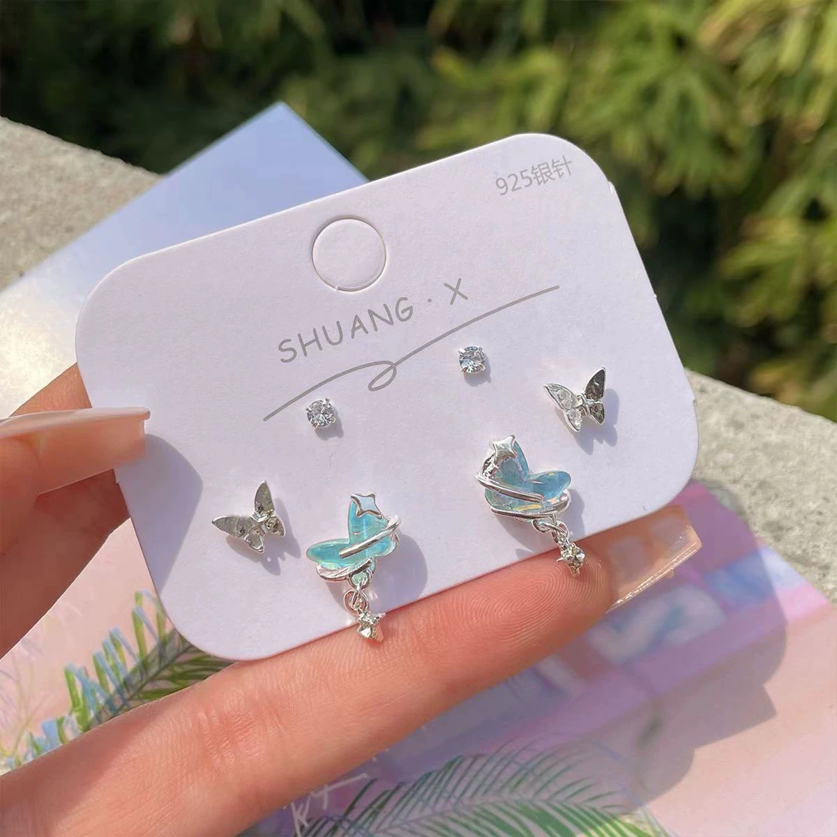 Fresh cute small universal earrings, simple and elegant design