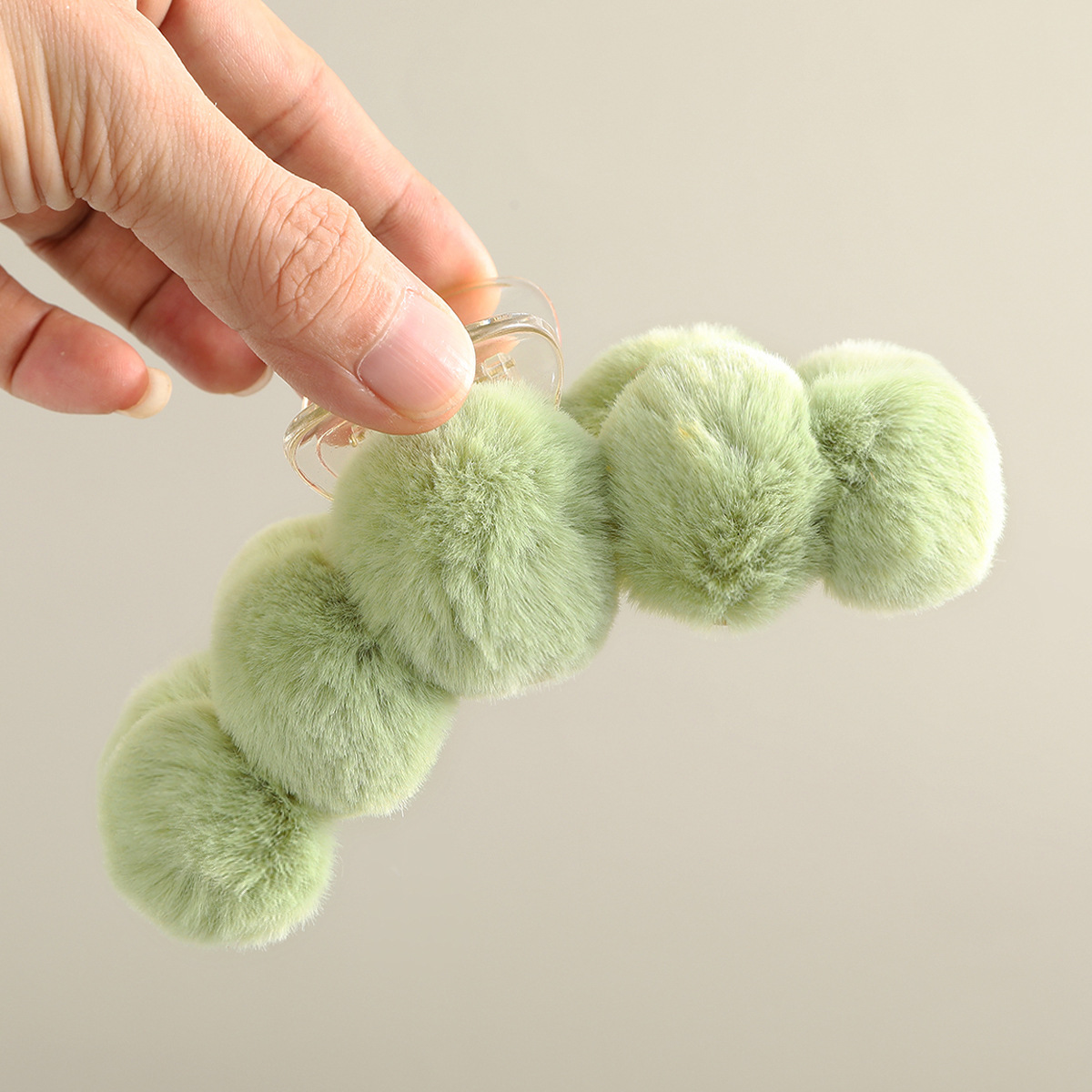 Cute Solid Color Plush Hair Claws display picture 3