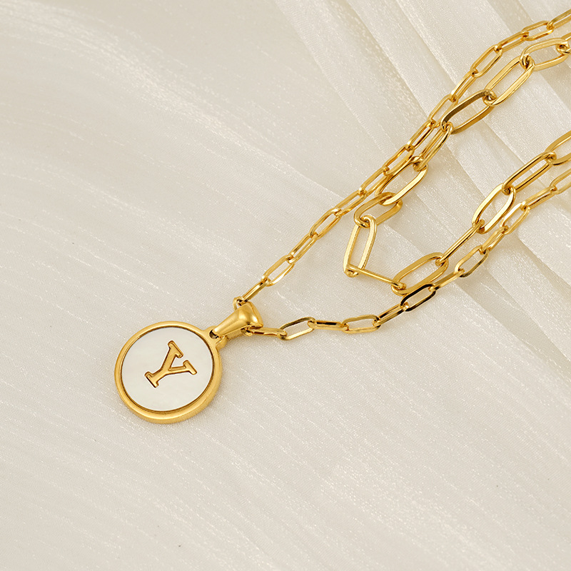 Transfronterizos de moda europea y americana de doble concha collar de acero inoxidable chapado en oro redondo 26 letras inglesas colgante collar mujer