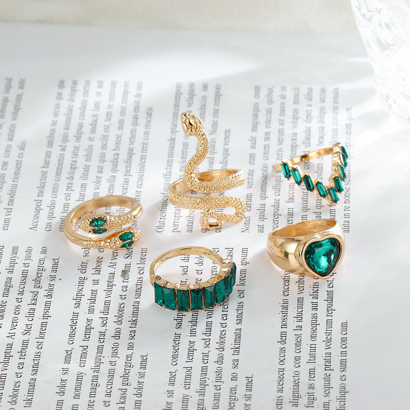 Heart Shape, Snake Pattern Punk Cool Style Heart Shape Snake Alloy Plating Inlay Artificial Gemstones Women's Rings