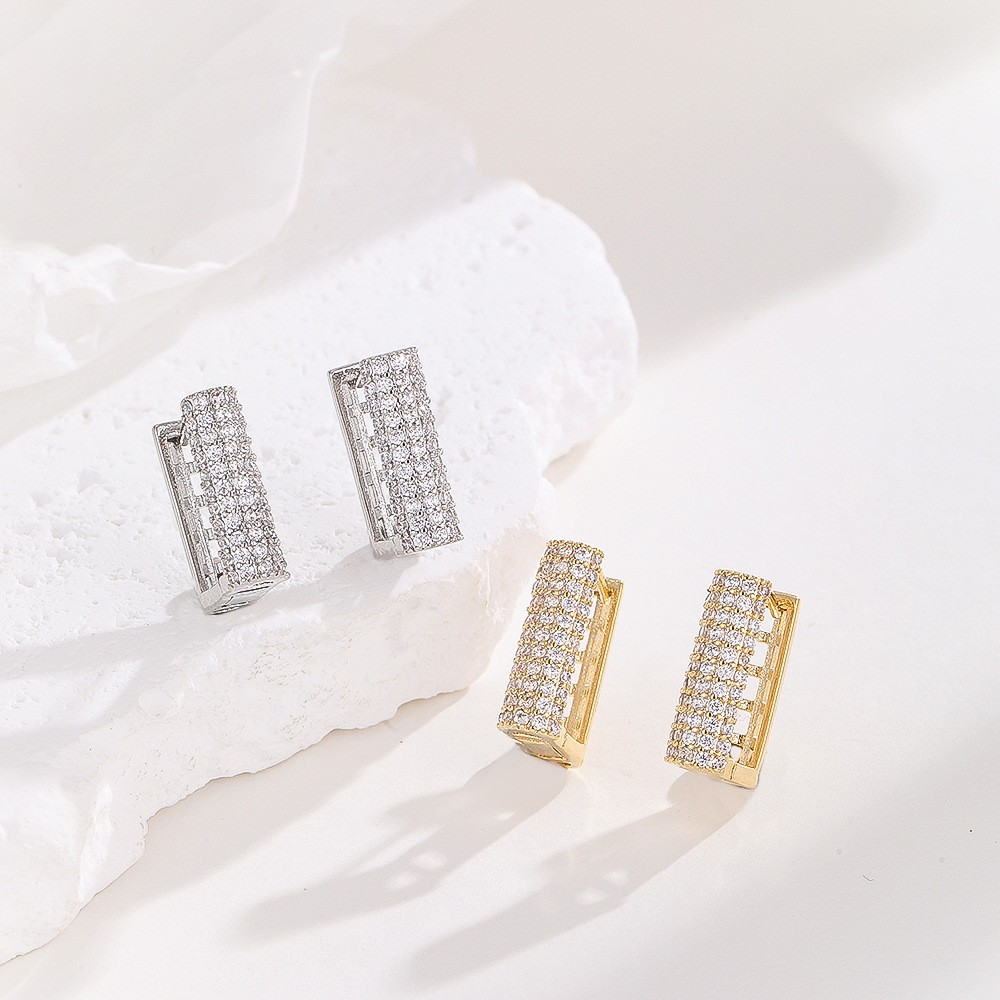 Labret stud lip piercing jewelry styling detail