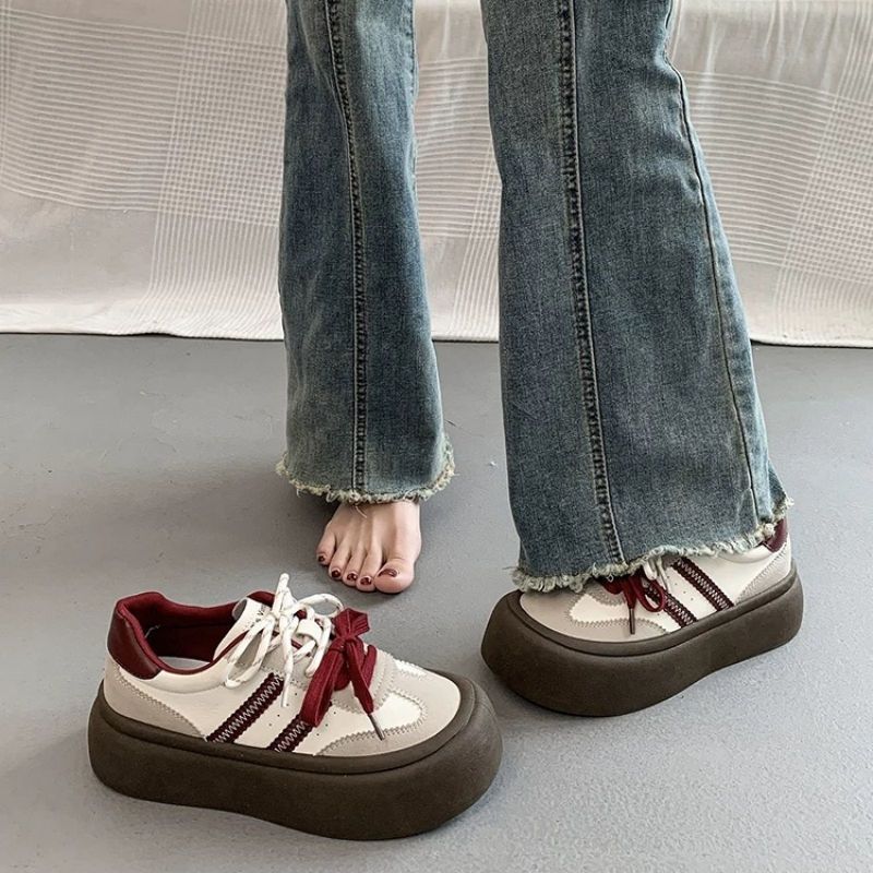 Zapatos de entrenamiento de base gruesa para mujeres 2025 nuevo otoño explosivo variedad de altura pequeña zapatos de pizarra de otoño invierno zapatos deportivos casuales