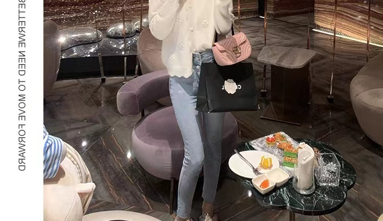 A new Japanese school-style, stylish and youthful knitted cardigan with a three-dimensional beaded floral sweater coat for women in the autumn of 2022 pic 41