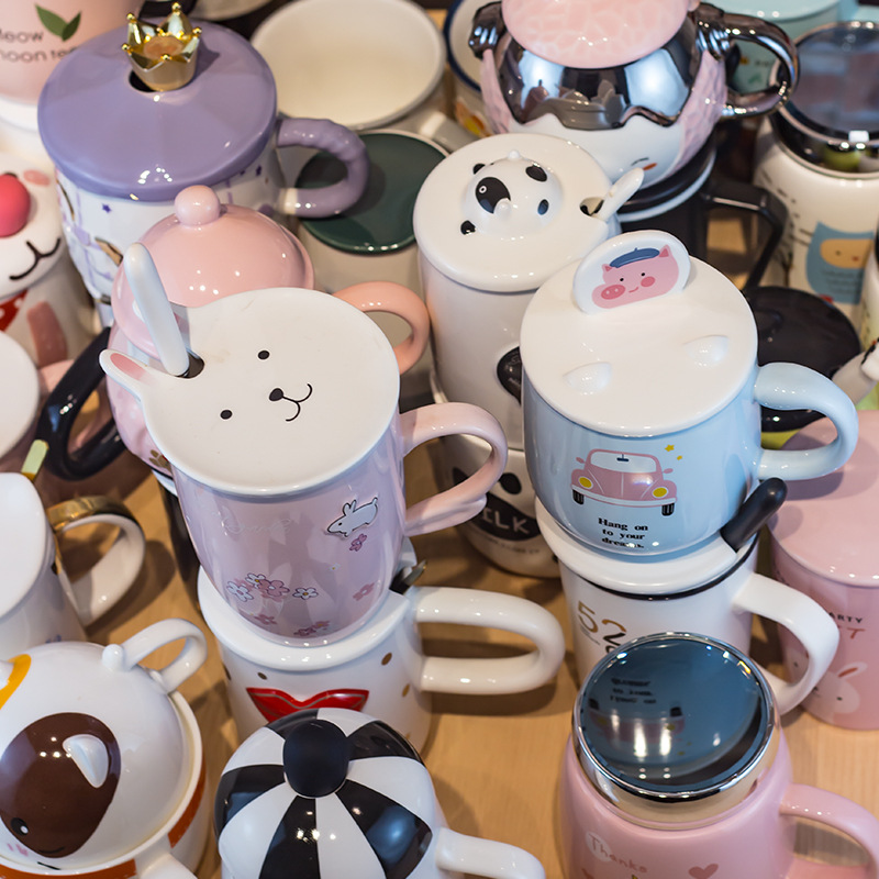 Cada 5 Yuan taza de cerámica taza de liquidación cantidad de stock no es mucho taza de café taza de agua taza de dibujos animados taza de desayuno