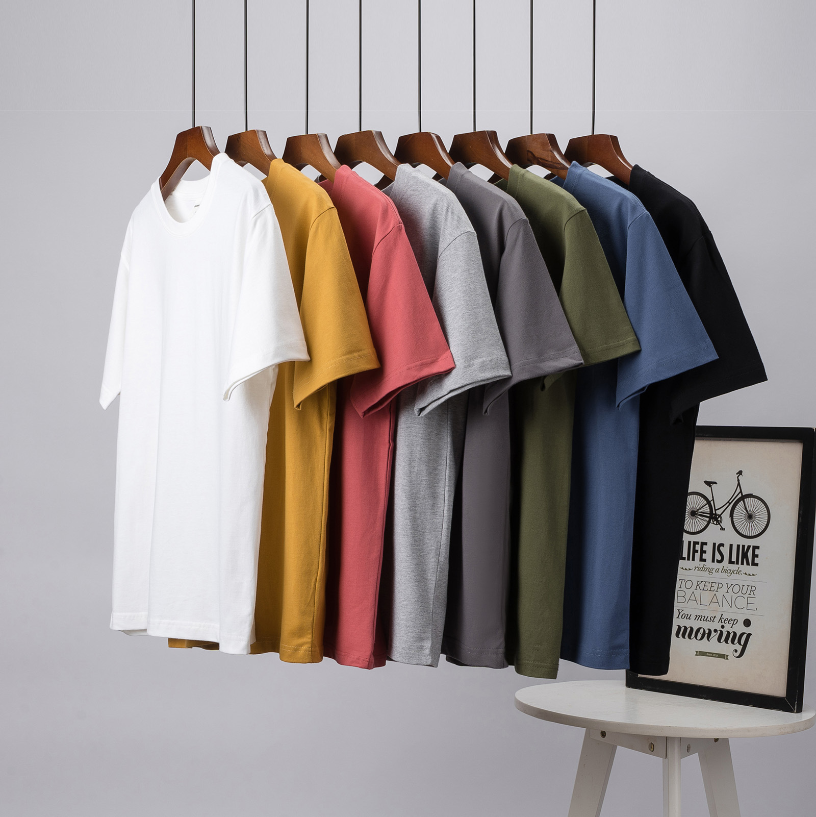 base fitted short sleeve T-shirt with a round collar