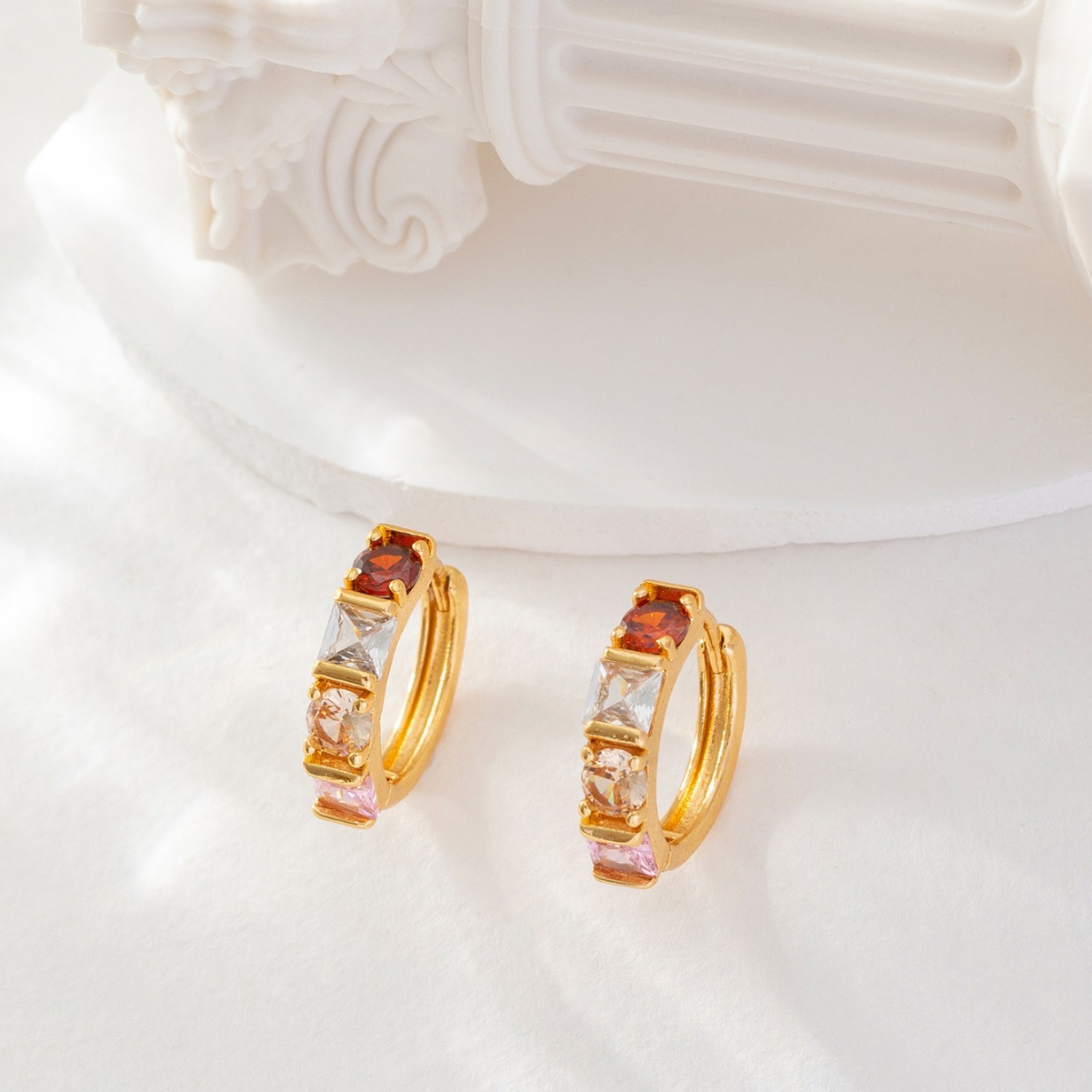 Xyin comercio exterior transfronterizo color zircon ligero de lujo auriculares chapado en oro 18K retrógrado aretes redondos exquisitos y simples