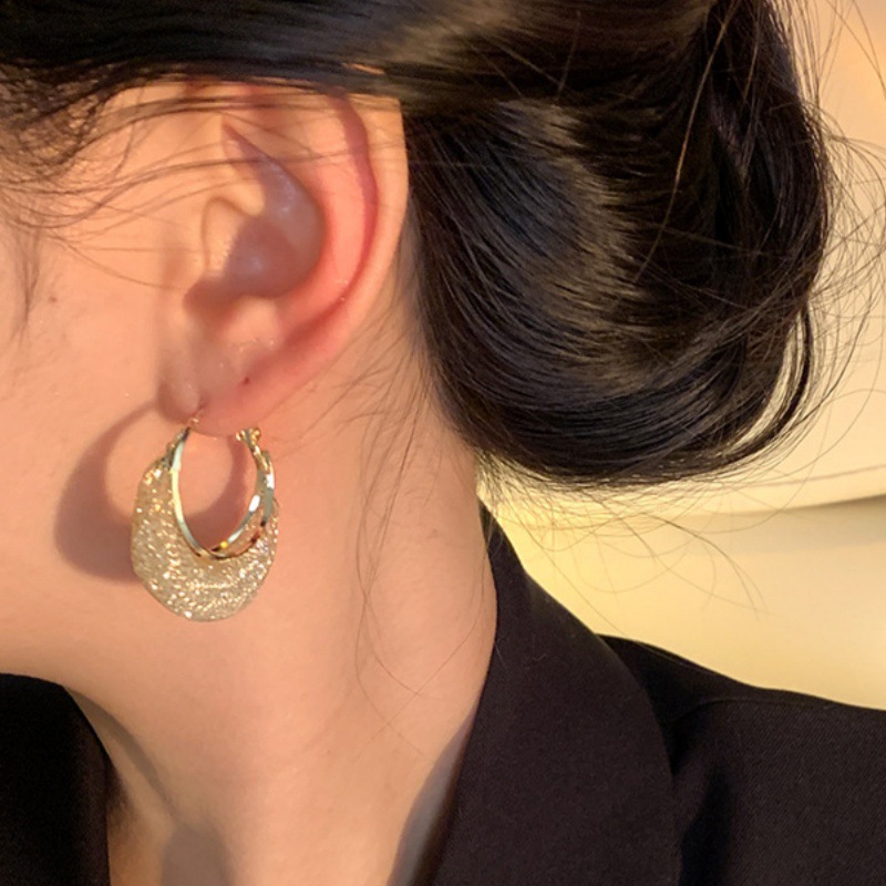 2024热卖爆款欧美跨境夸张大气轻奢高级设计感耳环镂空钻石个性耳