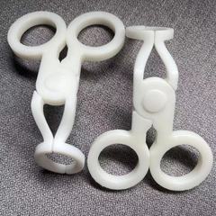 美瞳コンタクトレンズ補助器をつけて神器をつけて携帯用新米をつけてまぶたを支えて道具をつけます。