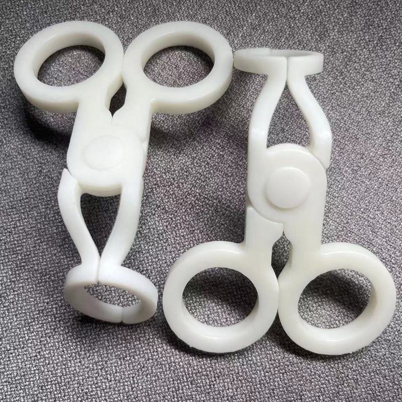 美瞳コンタクトレンズ補助器をつけて神器をつけて携帯用新米をつけてまぶたを支えて道具をつけます。|undefined