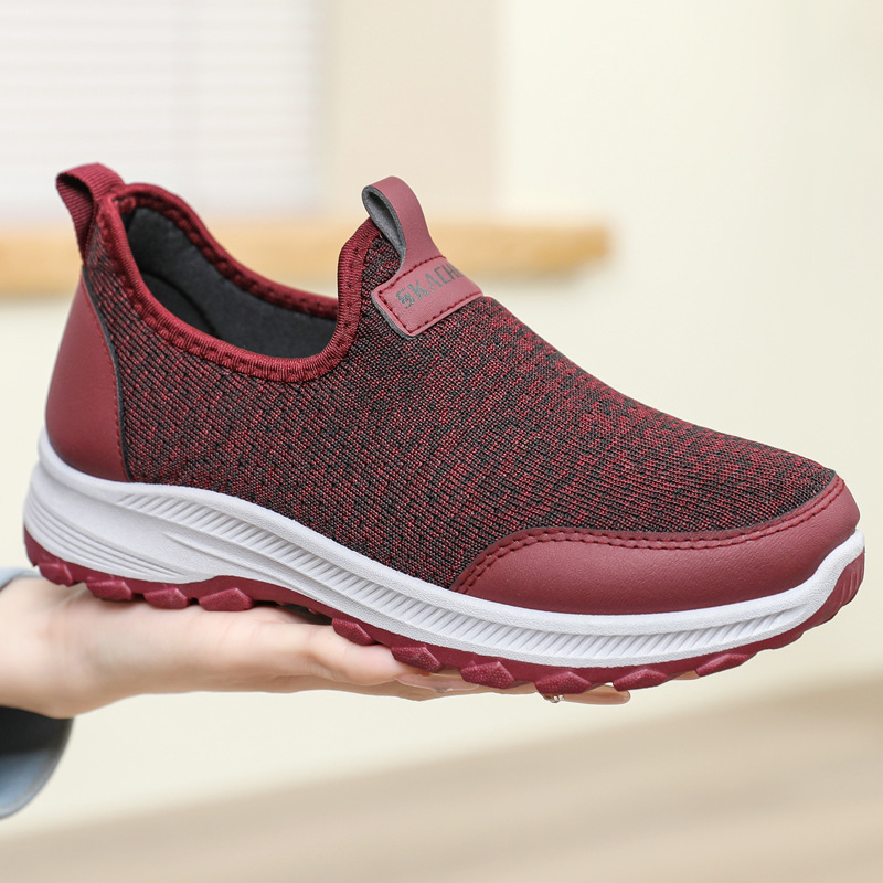 Zapatos de tela viejos de Beijing para hombres y mujeres zapatos de ajenjo para parejas casual suela suave transpirable y cómodo zapatos de papá de mediana edad y ancianos zapatos individuales