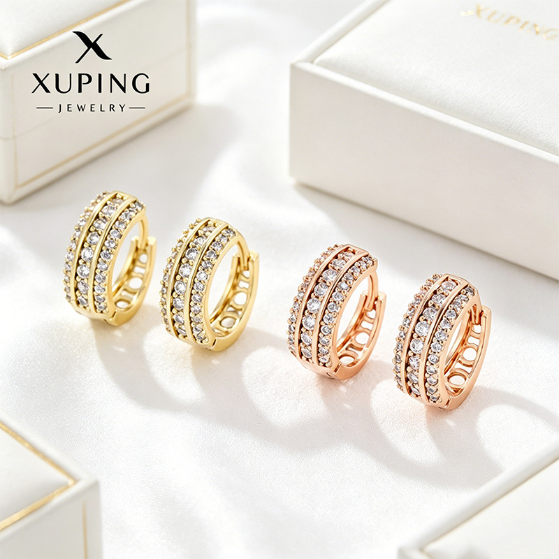 Xuping incrustado tres filas de gemas artificiales geométricas hebillas de orejas de aleación de cobre Europa y América hueco transfronterizo diseño pendientes para orejas para mujeres