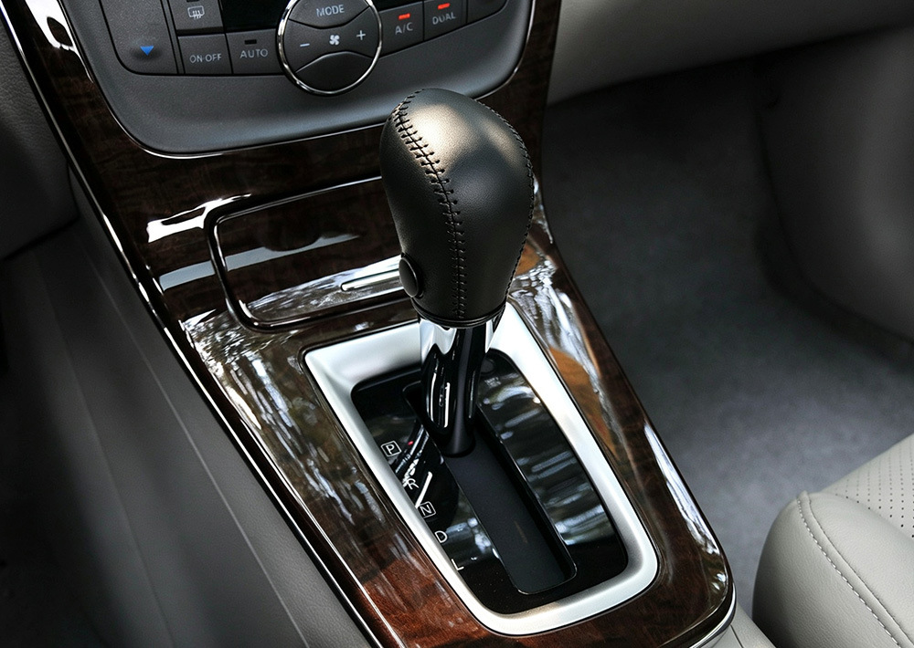 Leather car gear shift knob cover, hand-stitched, for Nissan 2012 New Sylphy, Qida, and Teana models. Also includes a handbrake cover and a gear shift cover